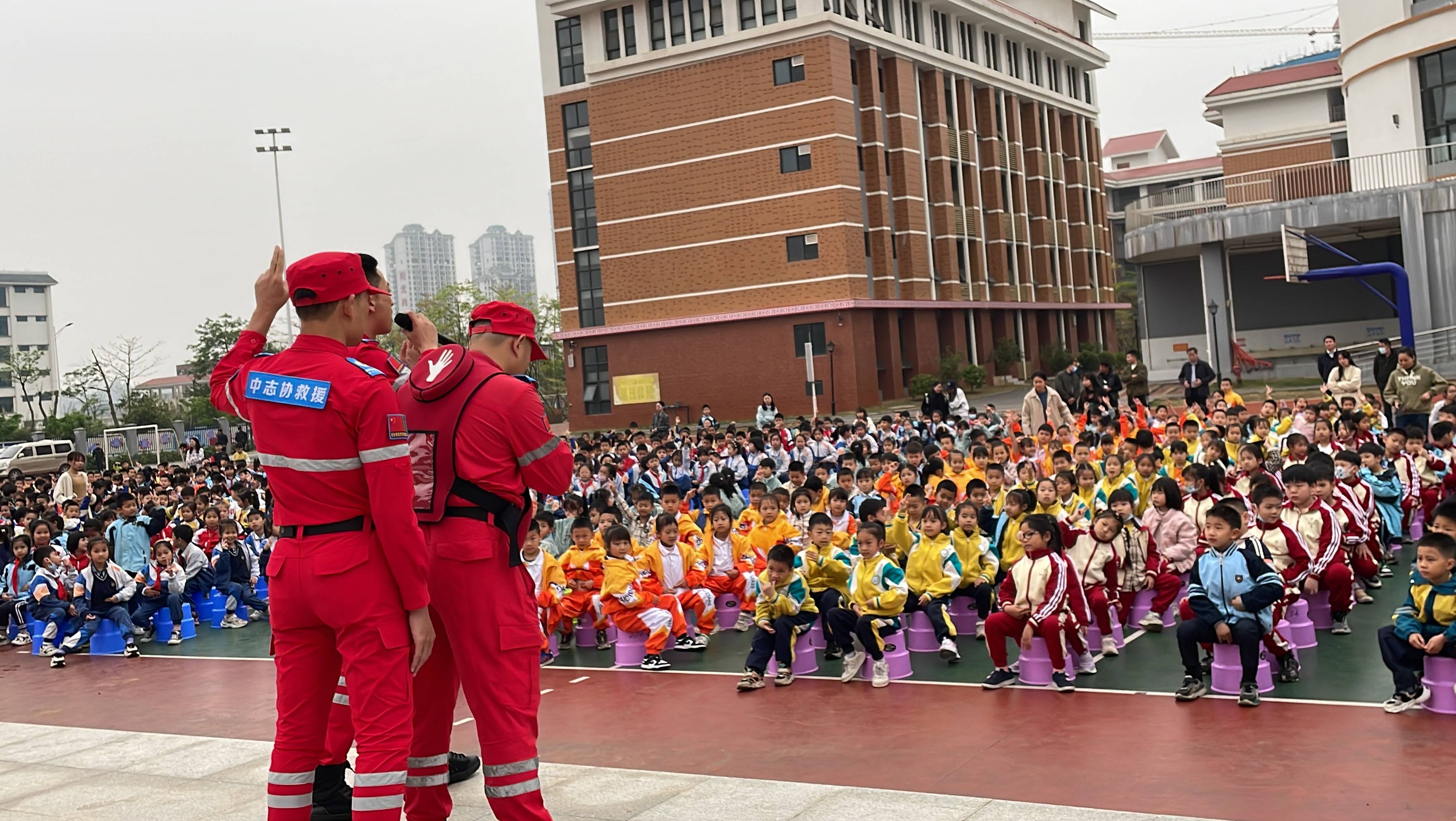 2023安防游园大篷车进校园活动——南宁市春蕾小学_应急_毒品_急救