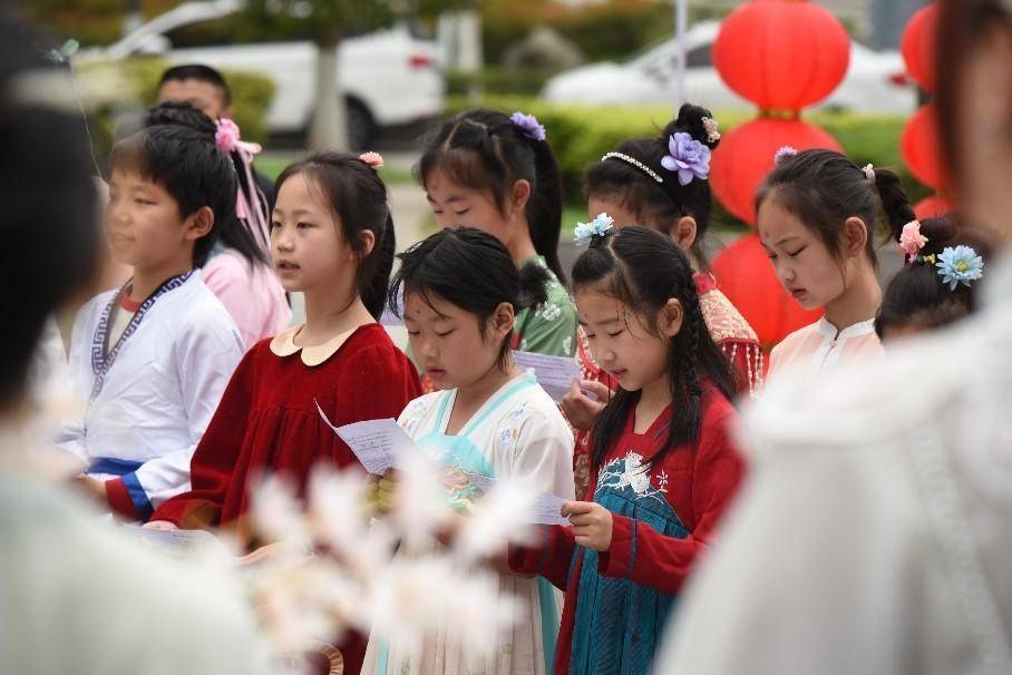 起点·童话艺术培训学校有限公司举办第二届花朝节活动