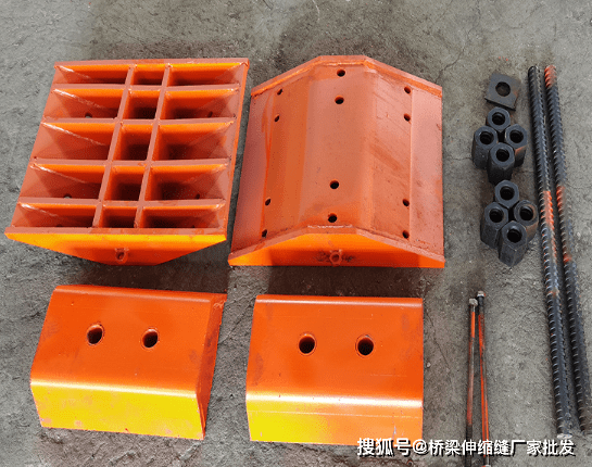 但是现有的卸落块装置单纯的依靠螺接有抵紧螺母的对拉螺