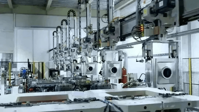 “中国智造”广交会迎八方来客格兰仕向世界“种草”航天科技家电-家电圈官网