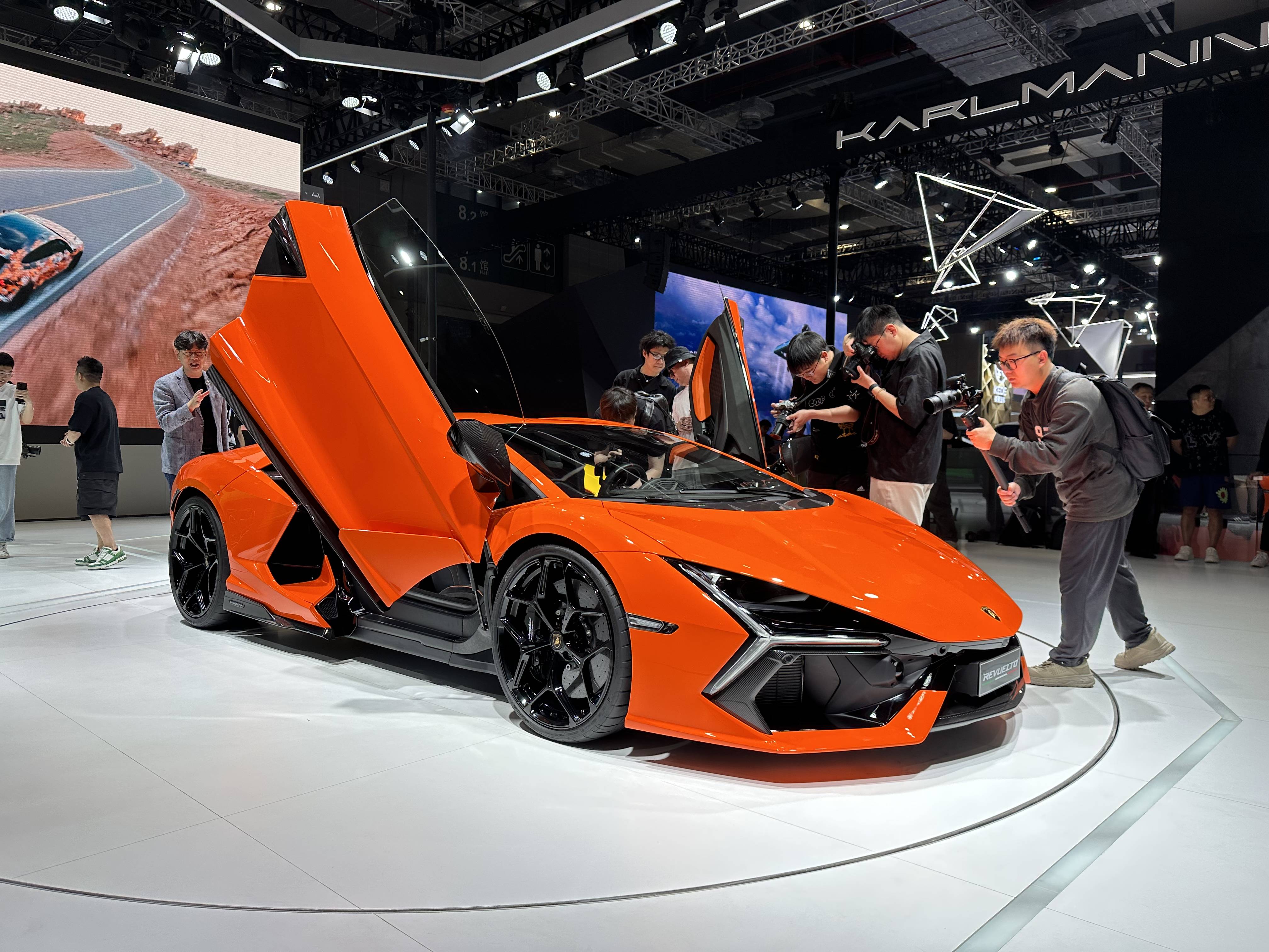 2023上海车展:插混跑车受追捧 体验兰博基尼revuelto_搜狐汽车_搜狐网