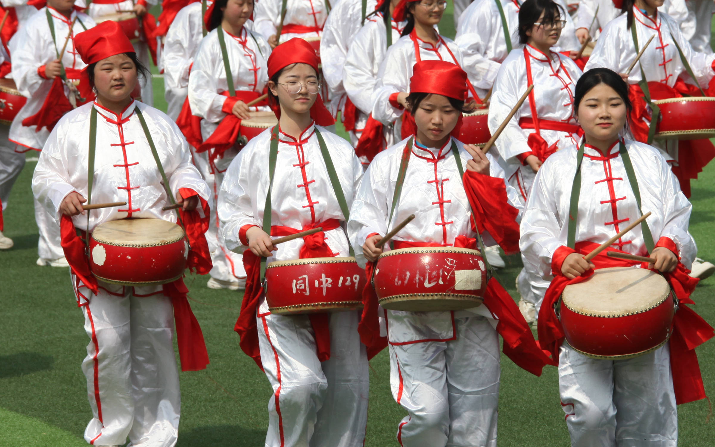 陕西大荔县同州中学"威风锣鼓"敲出当代中学生的风采_校园_鼓点_文化