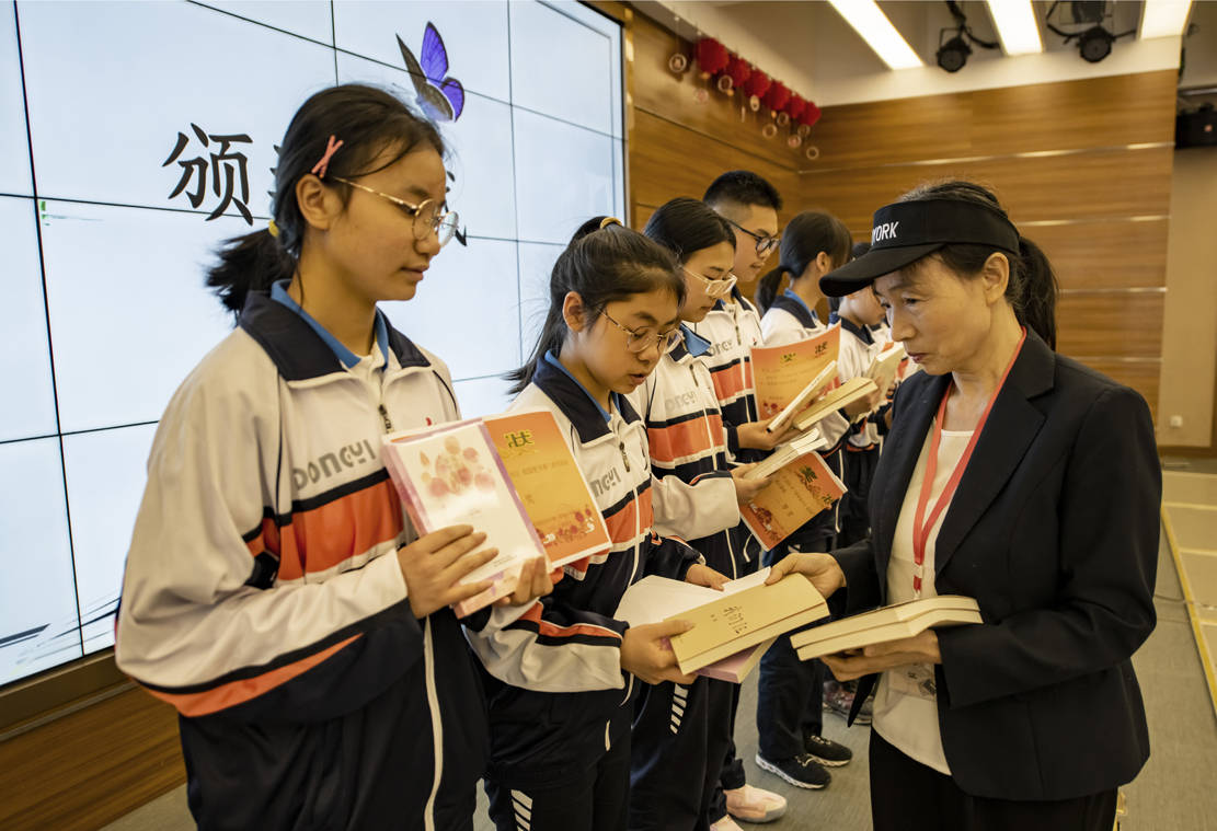 成都東昇一中:世界讀書日 校園更書香_雙流_陳偉芳_文藝