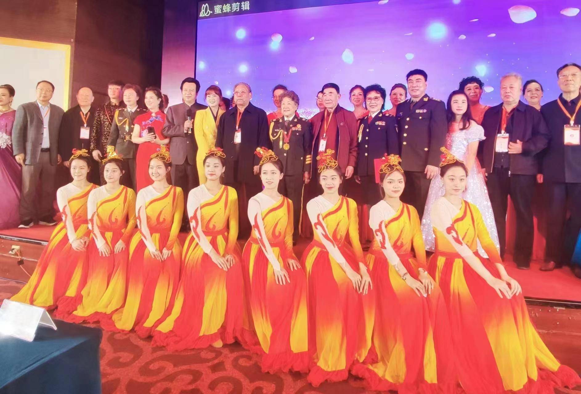 翰墨颂華章，丹青绘盛世 谱写文化家园百花绽放的精彩华章