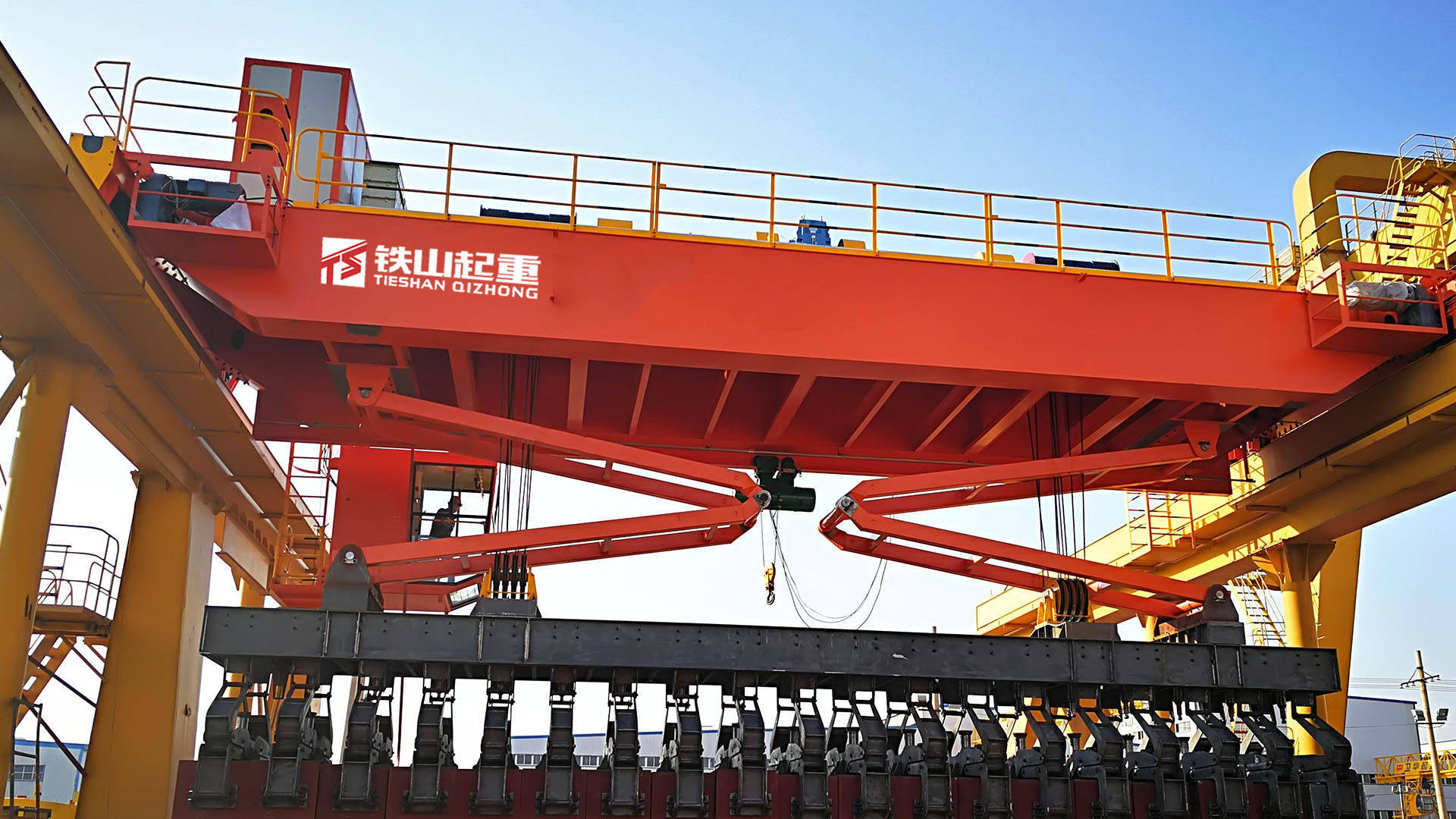 河南铁山起重:阳极炭块堆垛起重机的四大特点_运行_进行_夹具