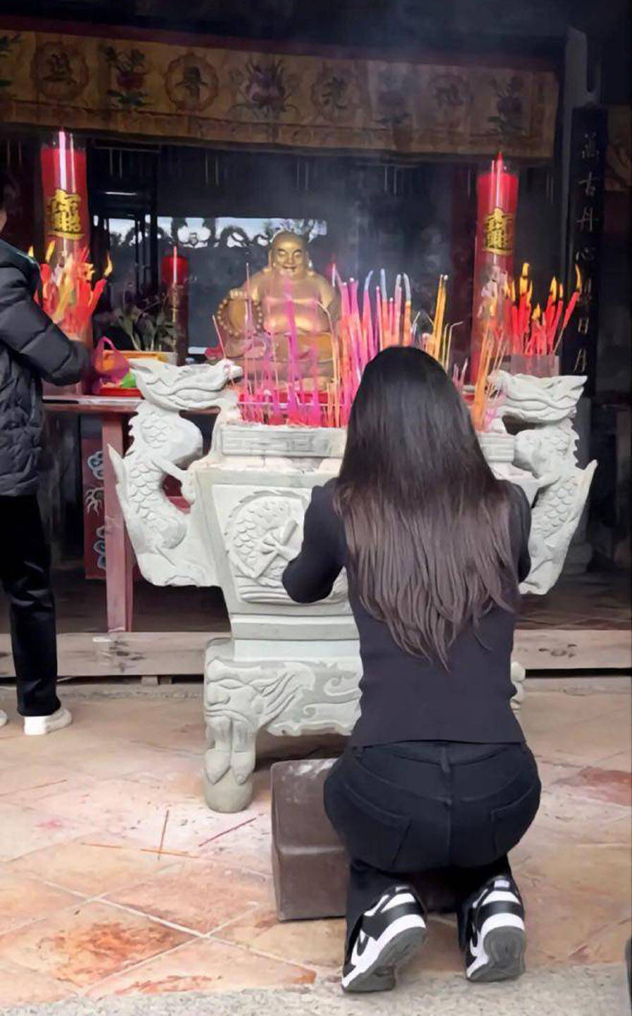 为什么现在的人都喜欢去寺院_年轻人_寺庙_上香