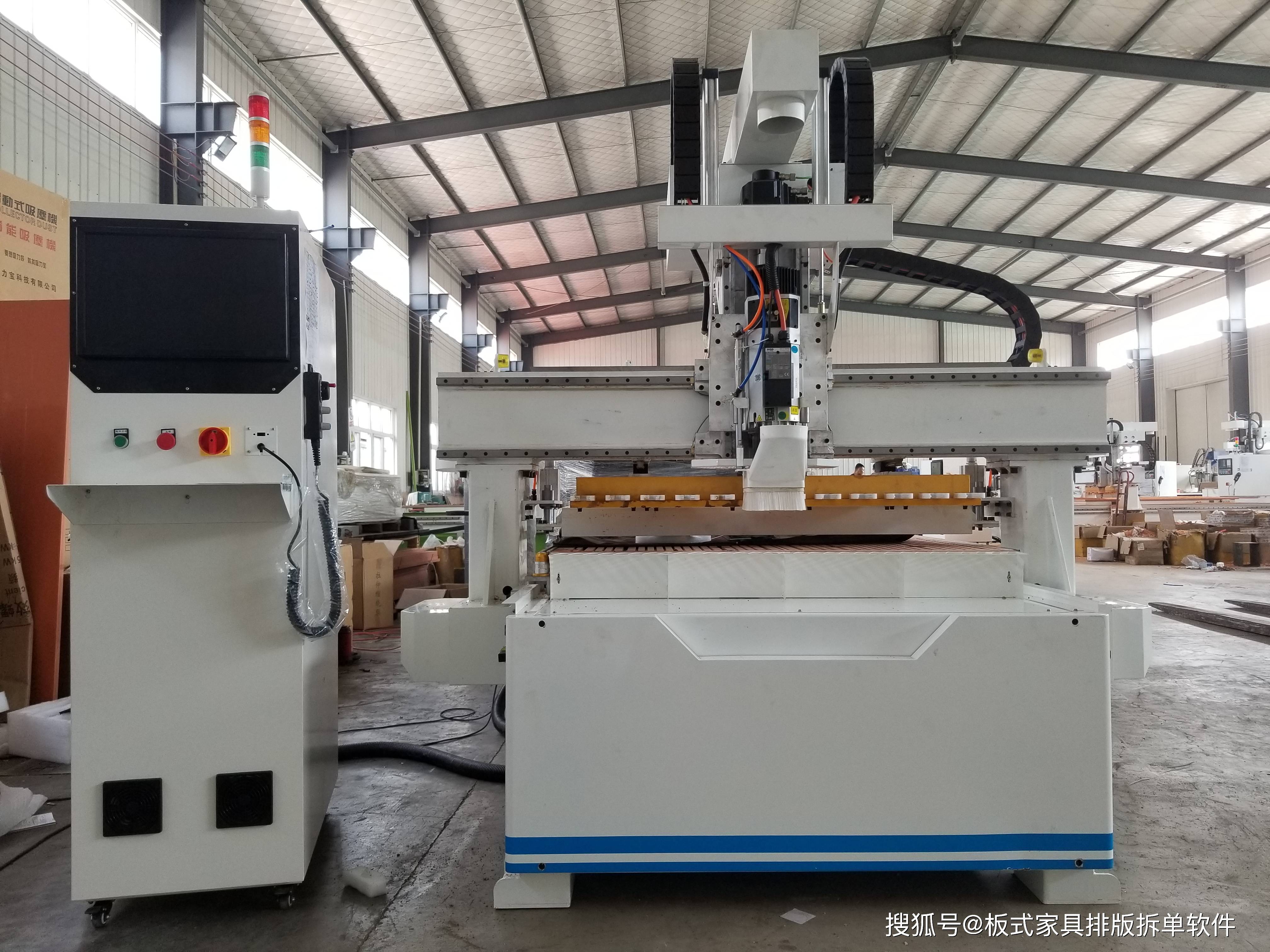 数控开料机,pur重型全自动封边机,数控六面钻,激光侧孔机,全屋家具