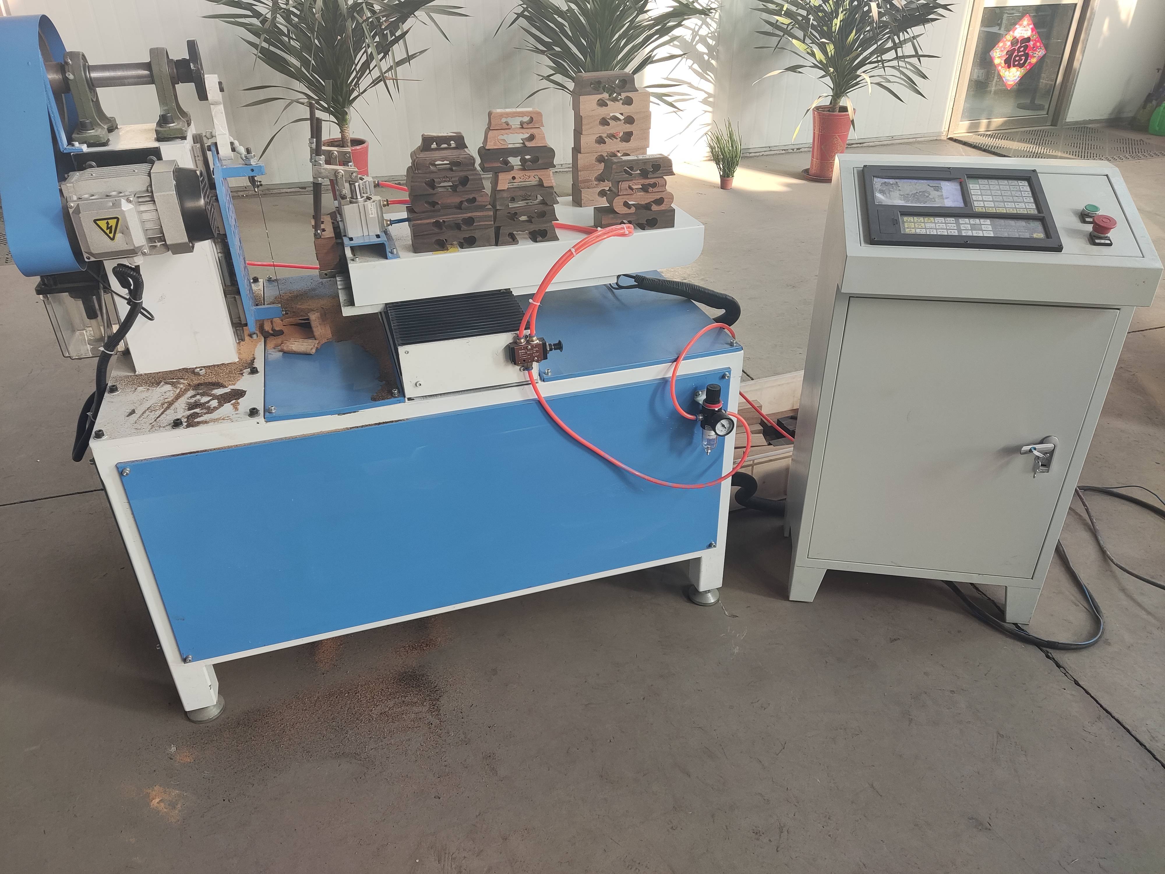 线锯拉花机 台式拉花锯是一种常用于木材加工的机械设备