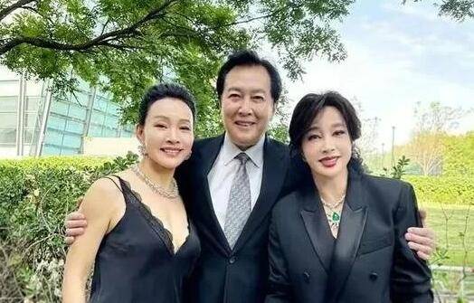 刘晓庆唐国强陈冲合体亮相 《小花》剧组时隔45年重聚_电影史_经典