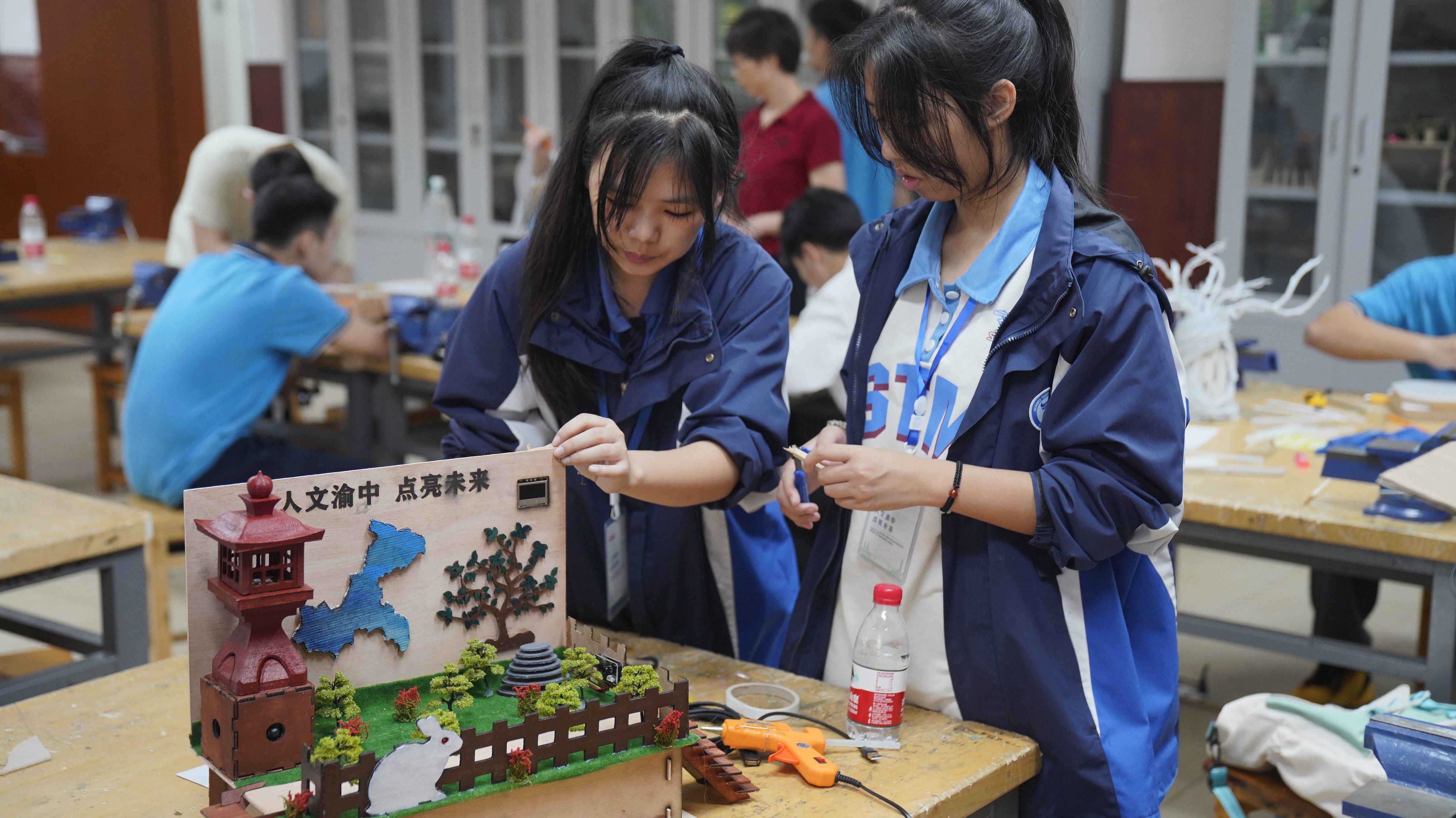 巧手智造,创意无限,重庆渝中区举行第二届高中通用技术创意智造比赛