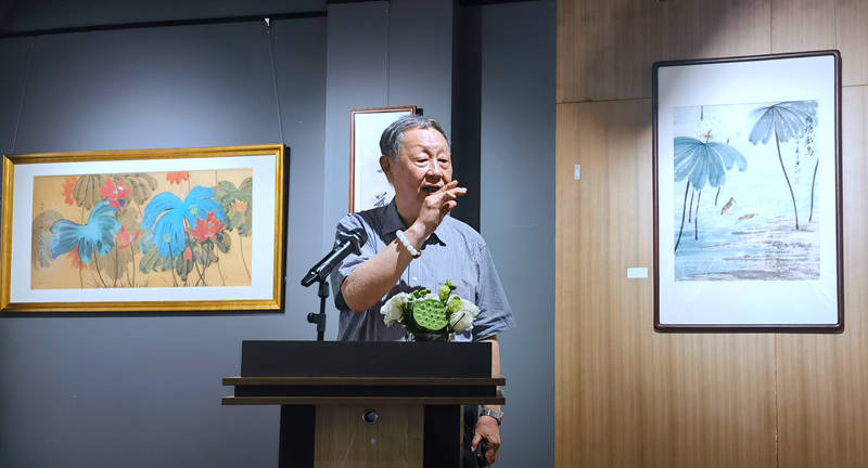 上海交大老子书院院长安强认为代建红是一位多维思维的画家,荷莲都在