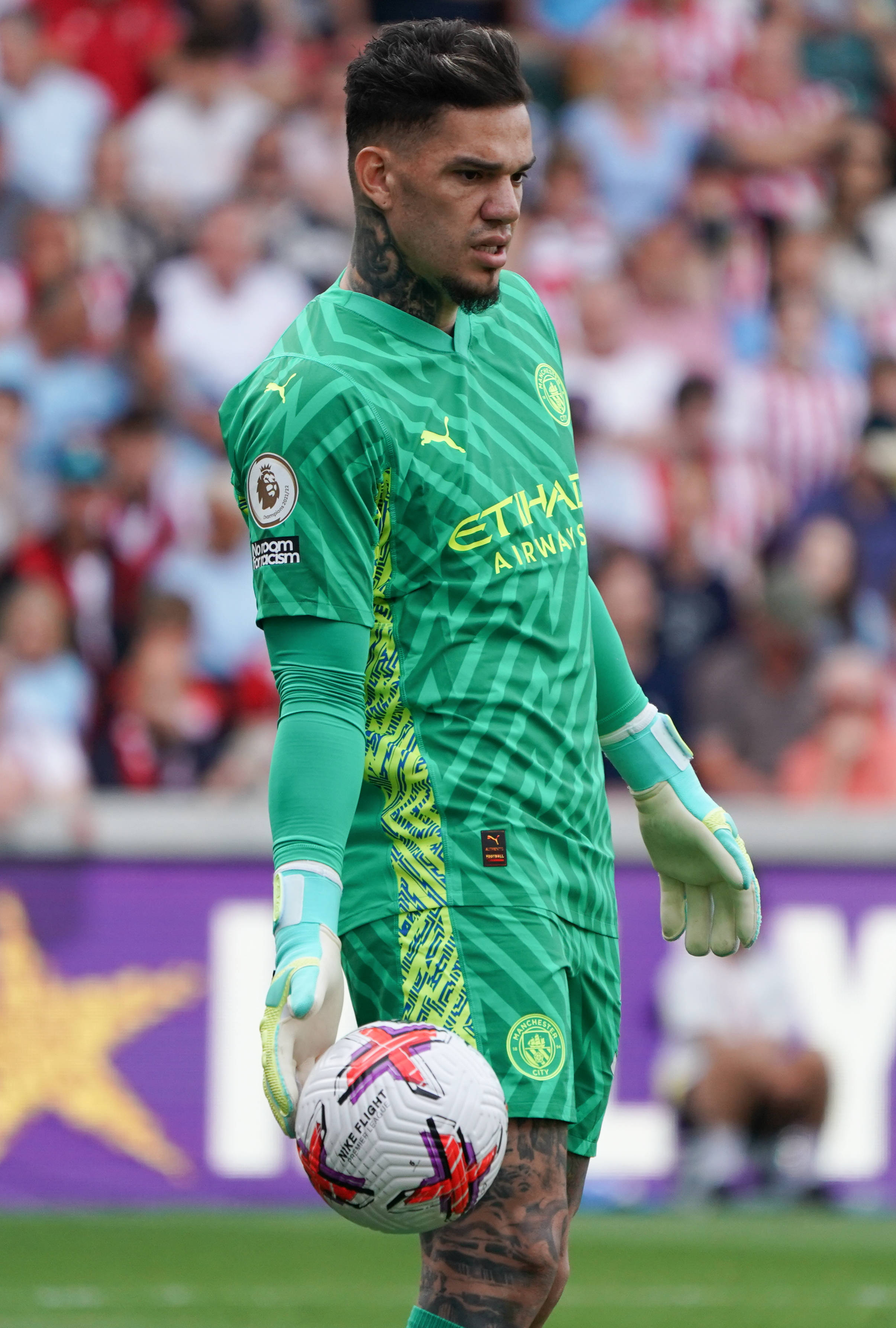 埃德森痴迷于玄学,足总杯战曼联继续戴特殊护身符_曼城_比赛_奖杯