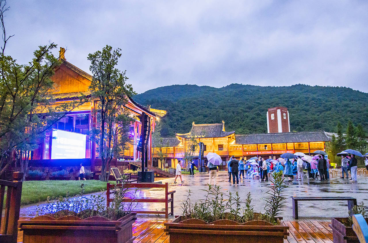 十堰花田酒溪,一处隐匿在神农架原始森林中的康养度假小镇_中国_业主