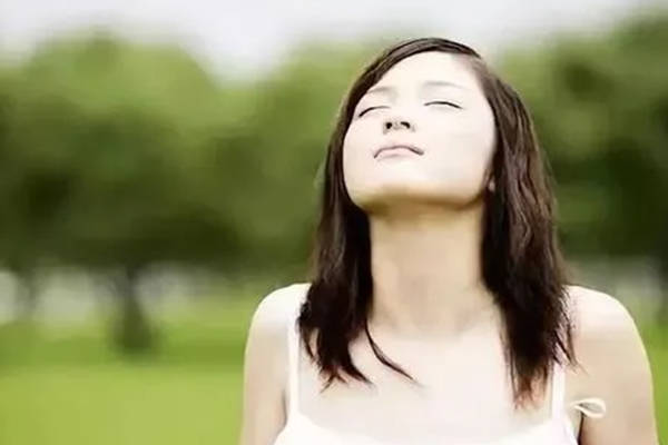 10种有效缓解头痛小妙招！快来试试吧！-缓解头痛的简单方法有哪些图片