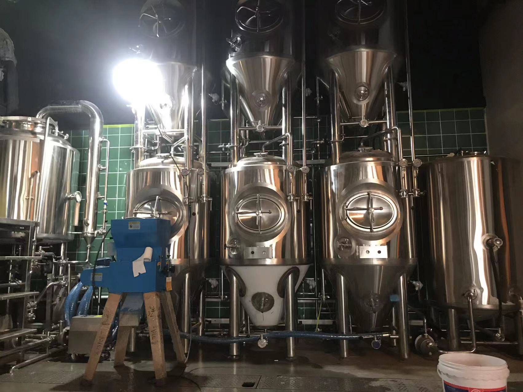 两锅三器精酿啤酒糖化设备定做生产厂家_批次_酿造_大小