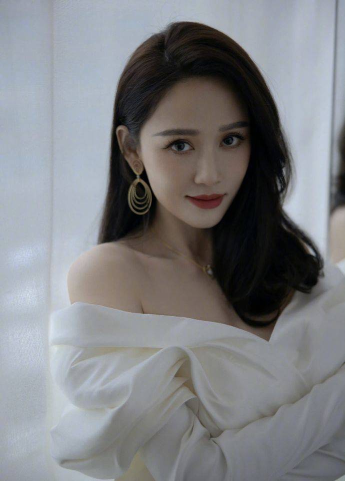 女星陈乔恩写真:典雅魅力、女王风范-搜狐大视野-搜狐新闻