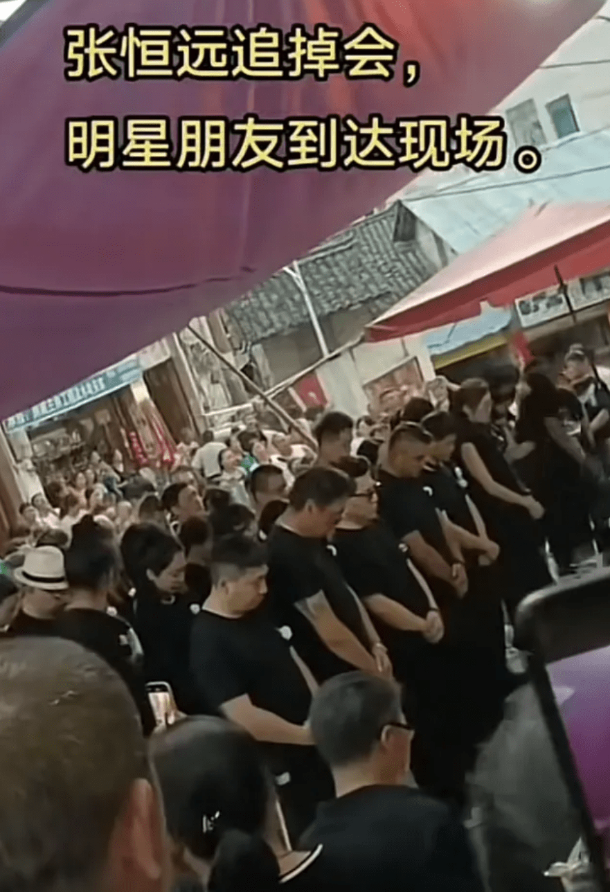 张恒远追悼会在老家举行 妻子毕夏伤心哭泣被搀扶-搜狐大视野-搜狐新闻