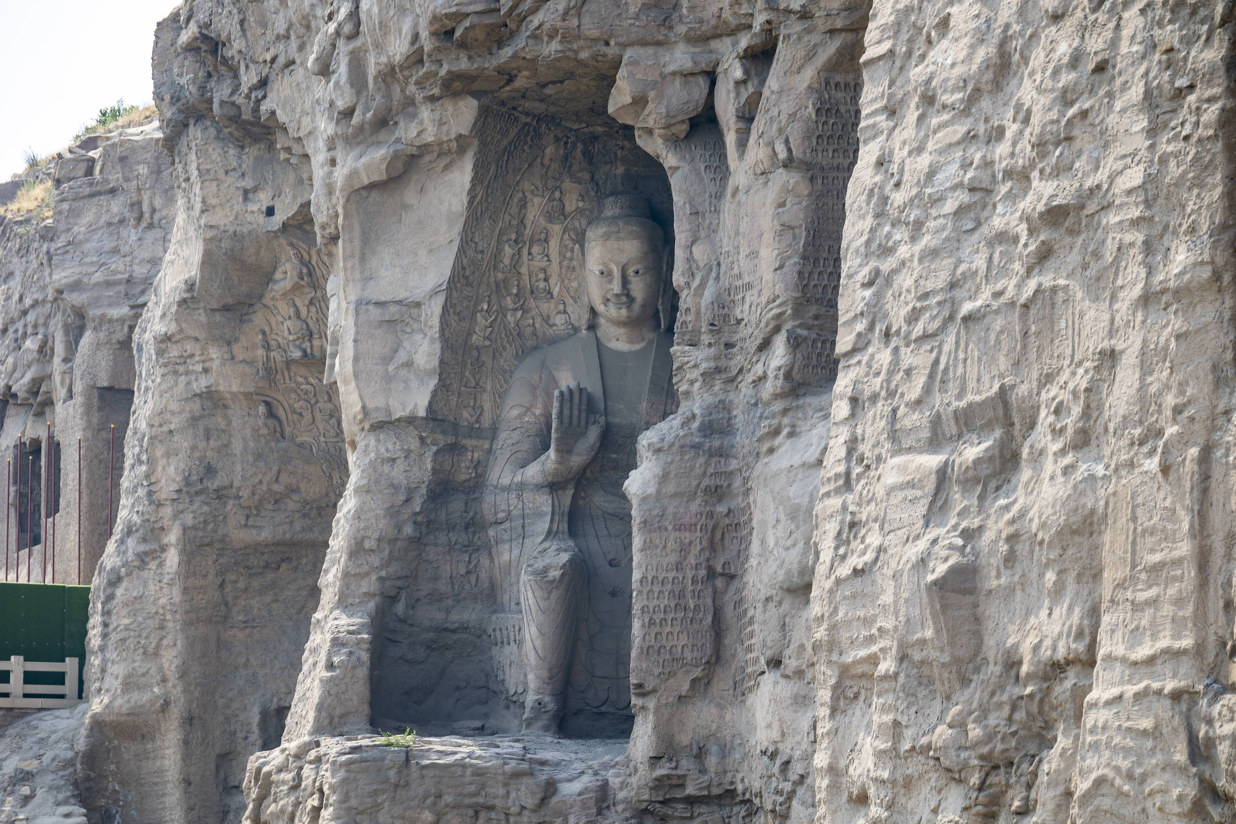 中国四大石窟之一，被称“刻在岩石上的史书”，位列“世界三大石雕艺术 