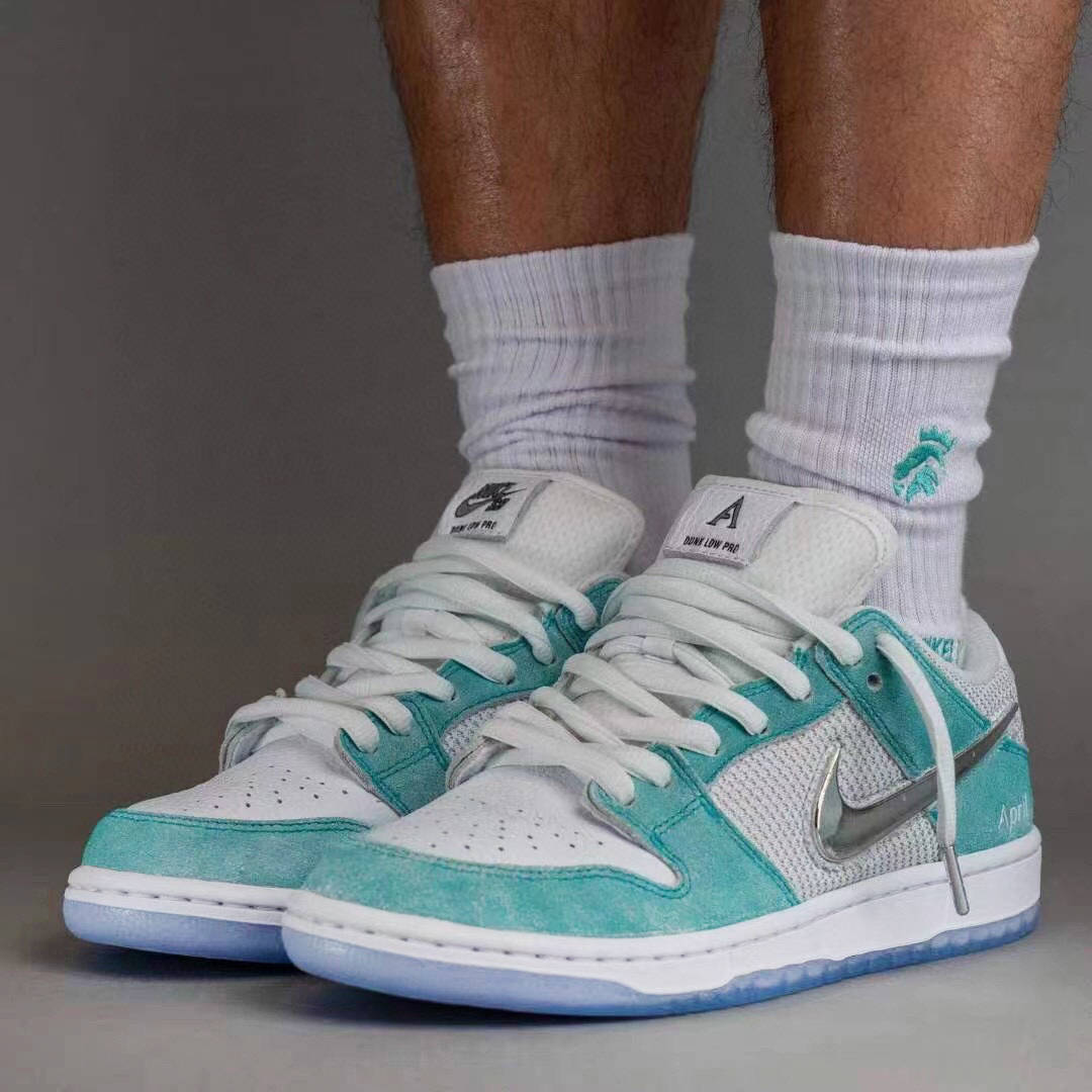 skateboards x nike dunk low 薄荷绿玫瑰冰封金属银钩联名运动鞋