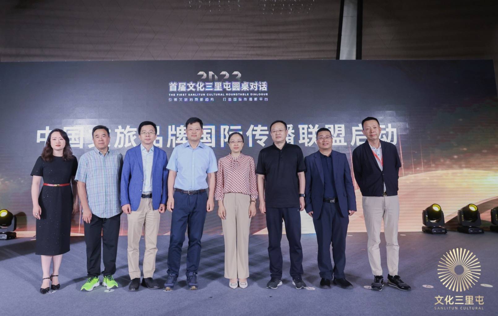 会议由中外企业家联合会首席代表董斌主持.