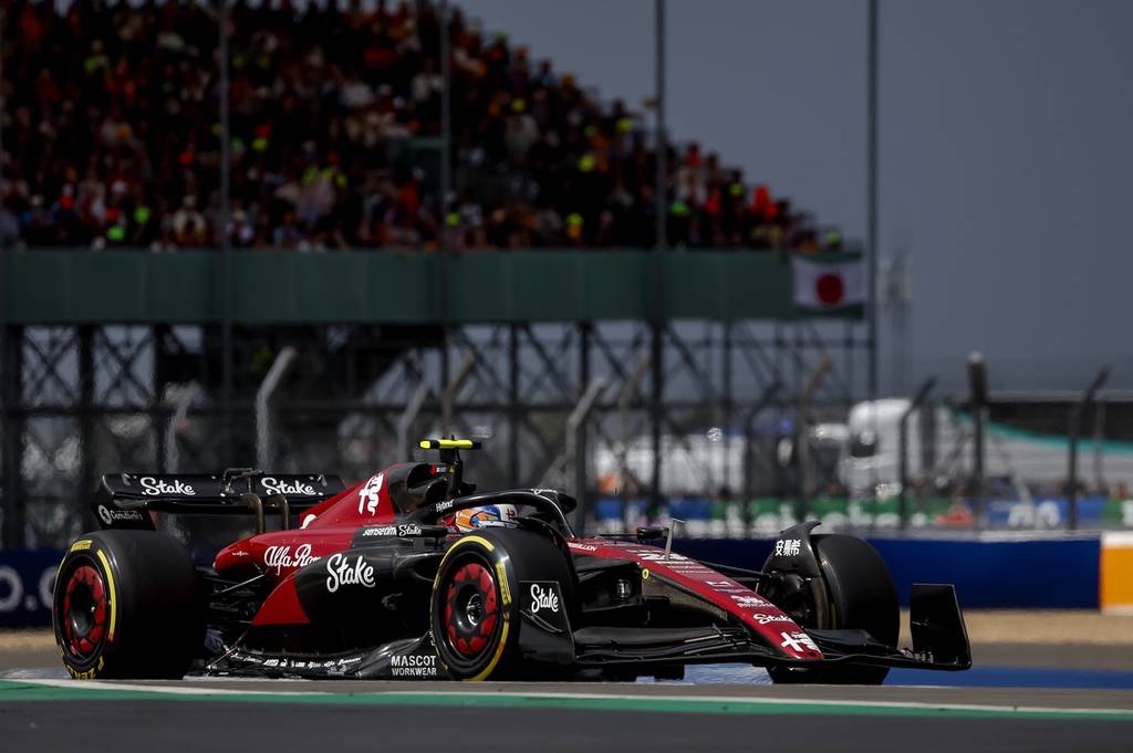 2023年F1英国大奖赛正赛:周冠宇获得第15名-搜狐大视野-搜狐新闻