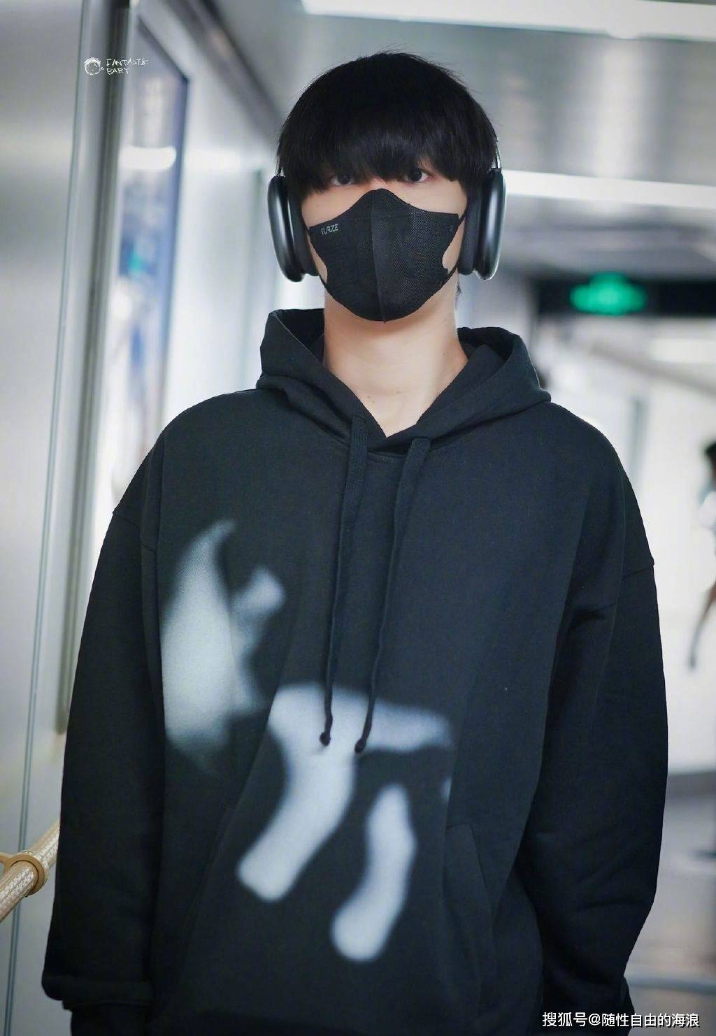 范丞丞,白敬亭到达乌兰浩特,参加综艺《现在就出发》录制_节目_腾哥