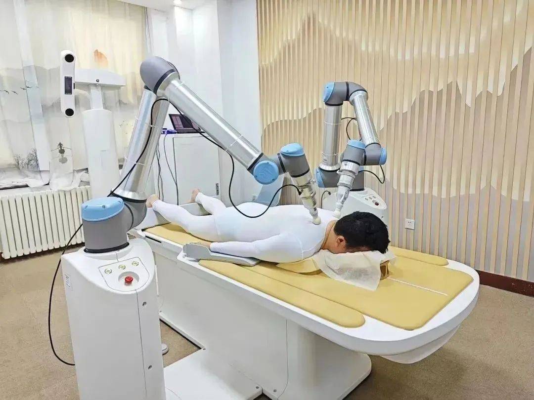 首台国产中医机器人