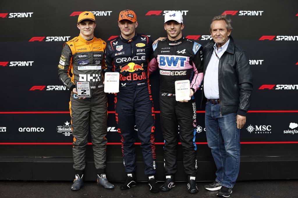 F1比利时站冲刺赛:维斯塔潘第一 皮亚斯特里第二-搜狐大视野-搜狐新闻