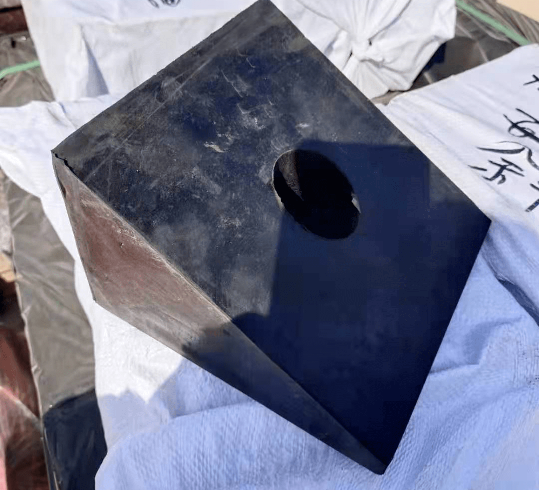 楔形橡胶垫块衡水广九路桥有限公司处于衡水市滨湖新区开发区.