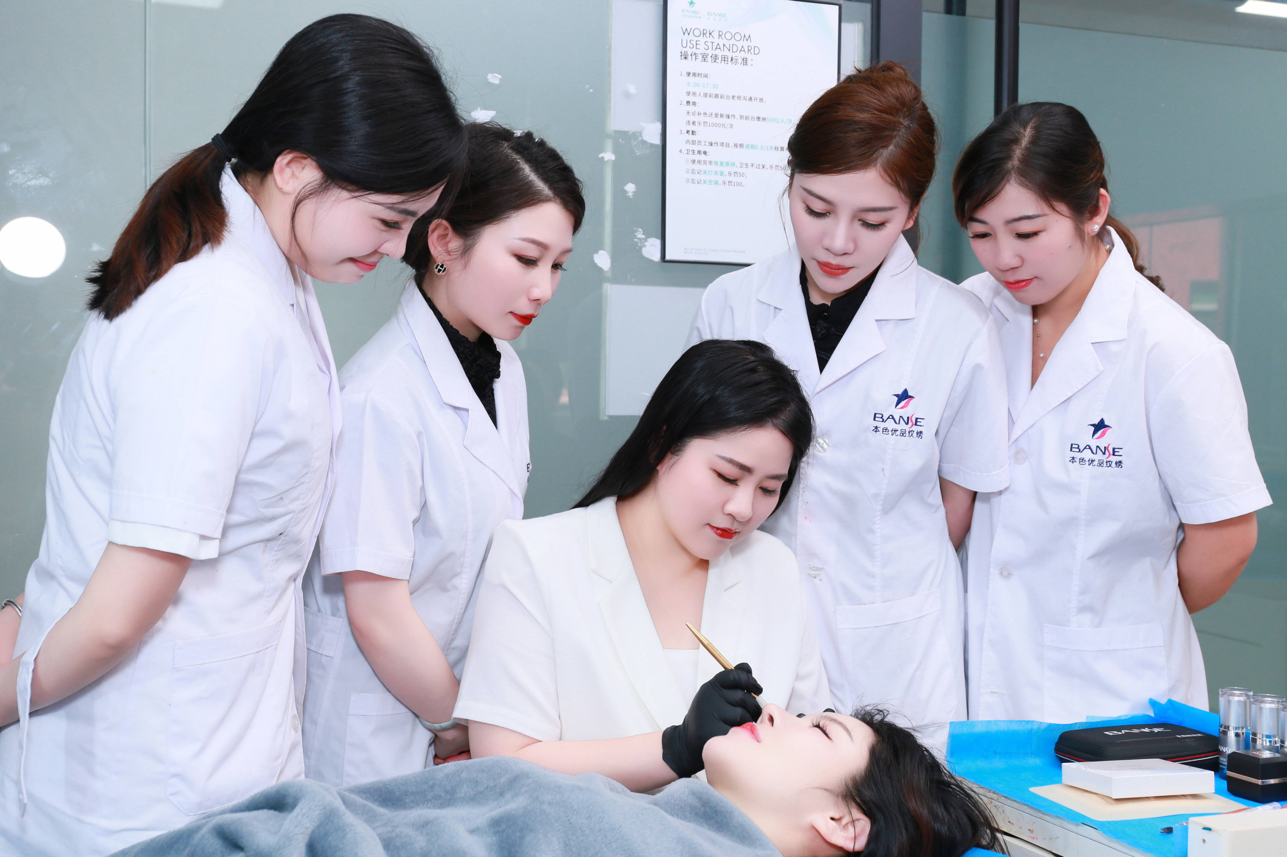 给这个"纹绣界"画上满意句号——高级纹绣师李惠钰_技术_行业_审美