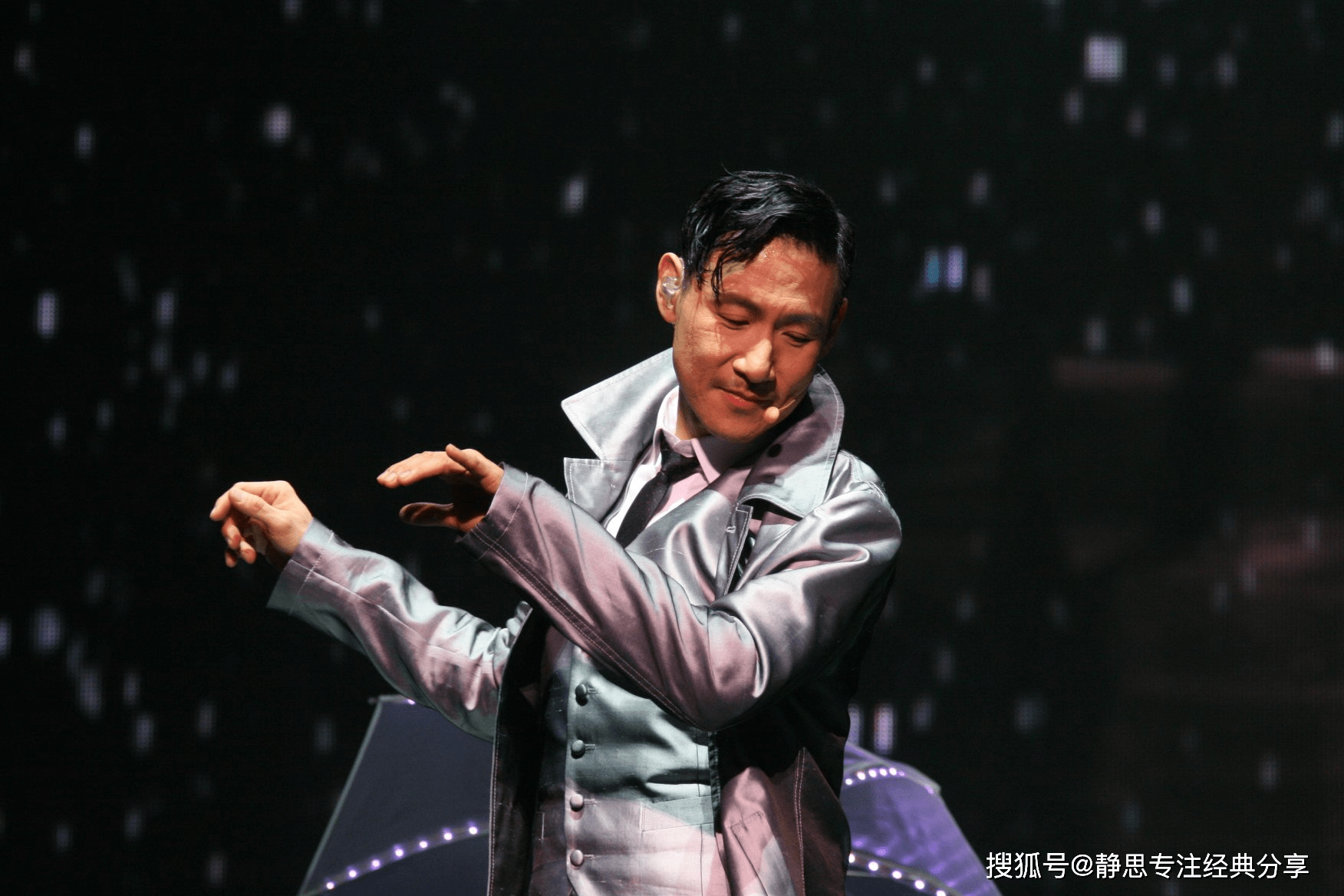 从《吻别》,《轻抚你的脸》,《太阳星辰》