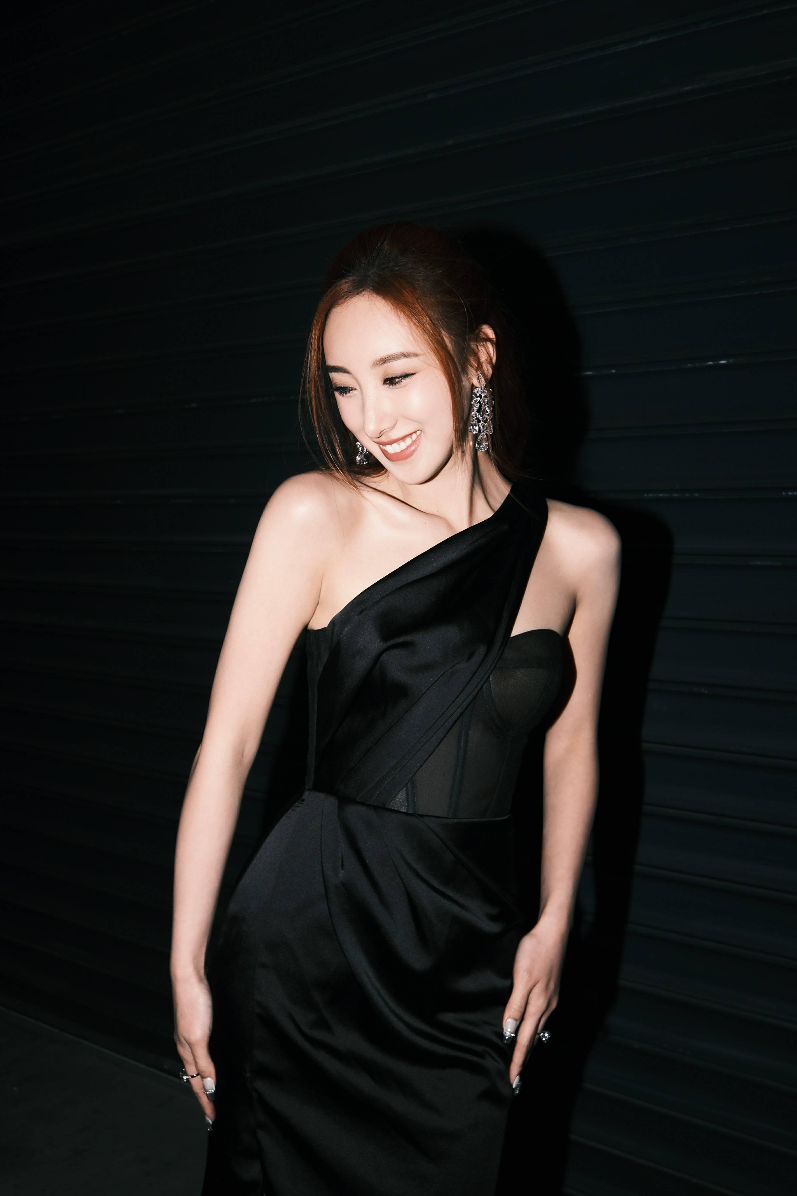 许靖韵情歌告白演唱会官宣 10月28日佛山深情开唱_爱的_歌迷_时期