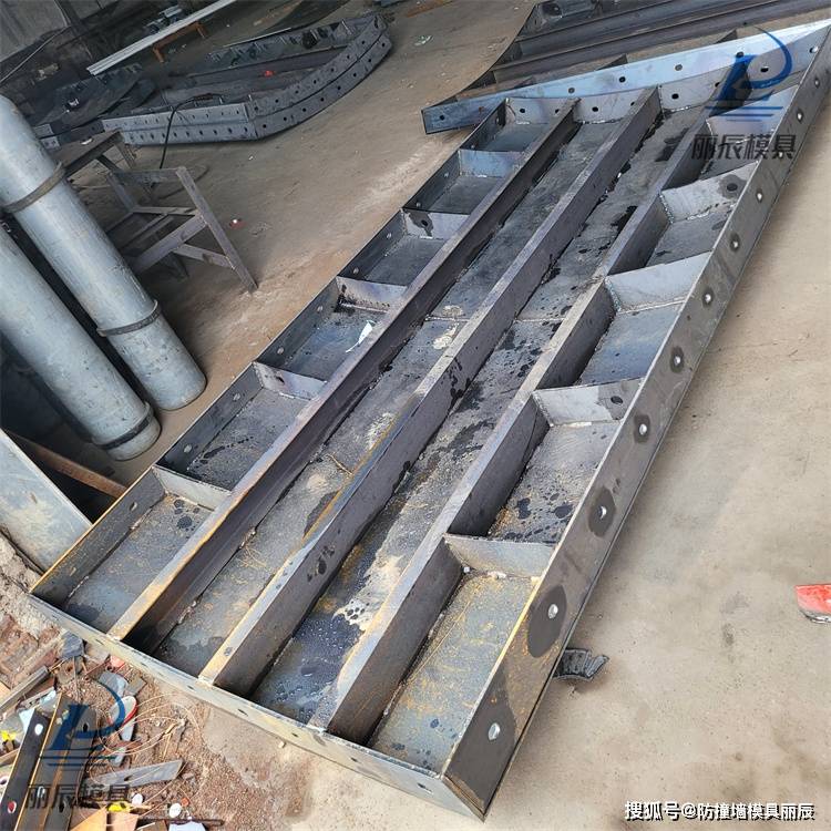 隧道仰拱模板 丽辰整体式仰拱钢模板的结构介绍_施工_建设_制造