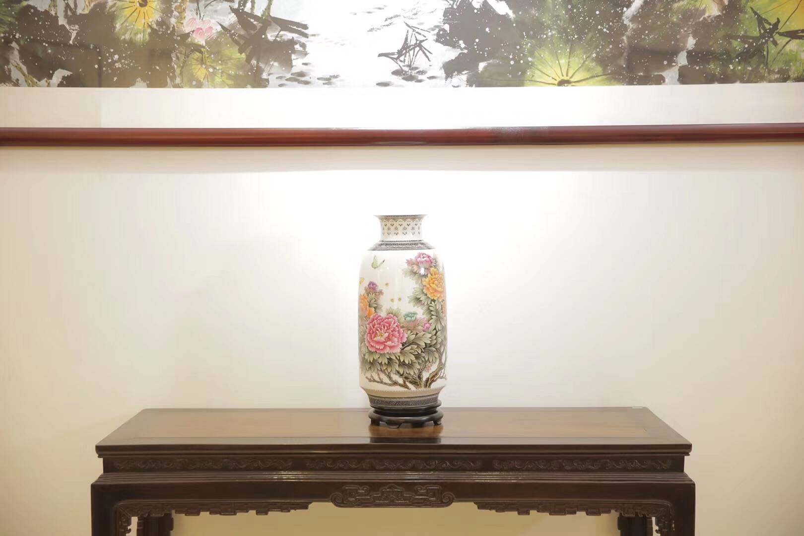 陶瓷泰斗张松茂大师创作经典画面 国色天香手绘粉彩瓶鉴赏