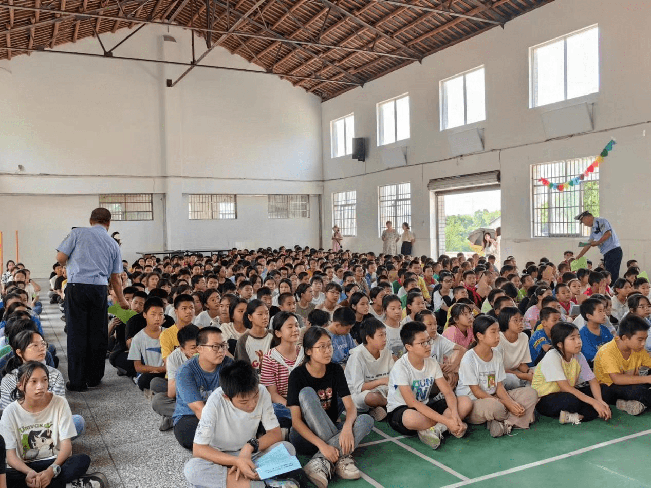 交通安全 伴我成长 ——澧县盐井镇中学交通安全知识讲座_文明_意识