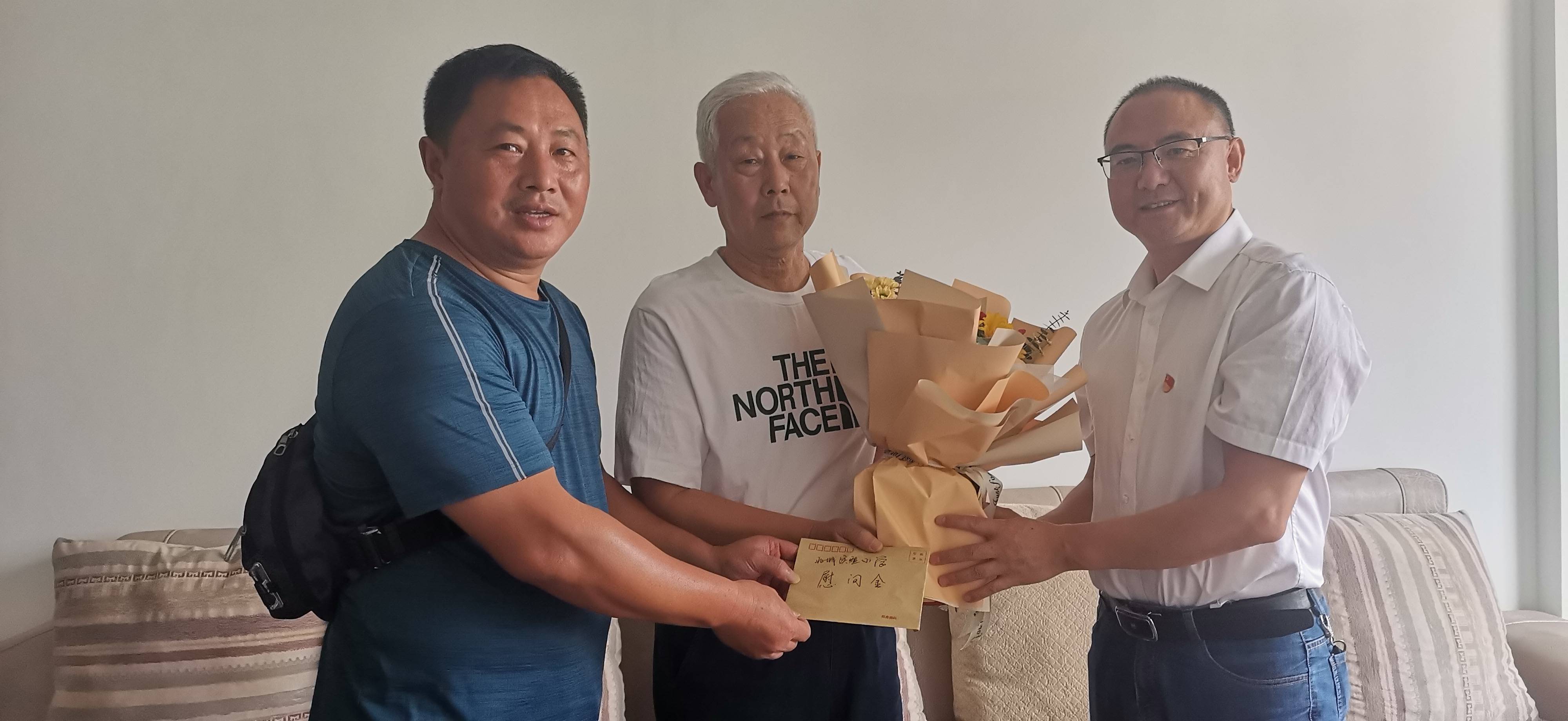 北城实小:教师节前夕看望慰问退休老教师_教育_活动_集团