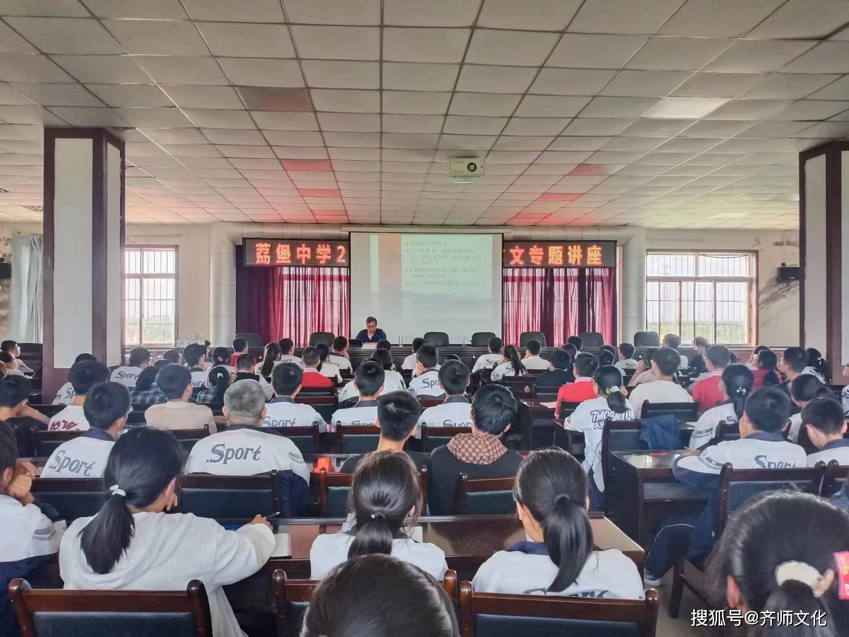 也就是说,不到一分钟,你的600-800字的作文就被老师打上了一类文,二类