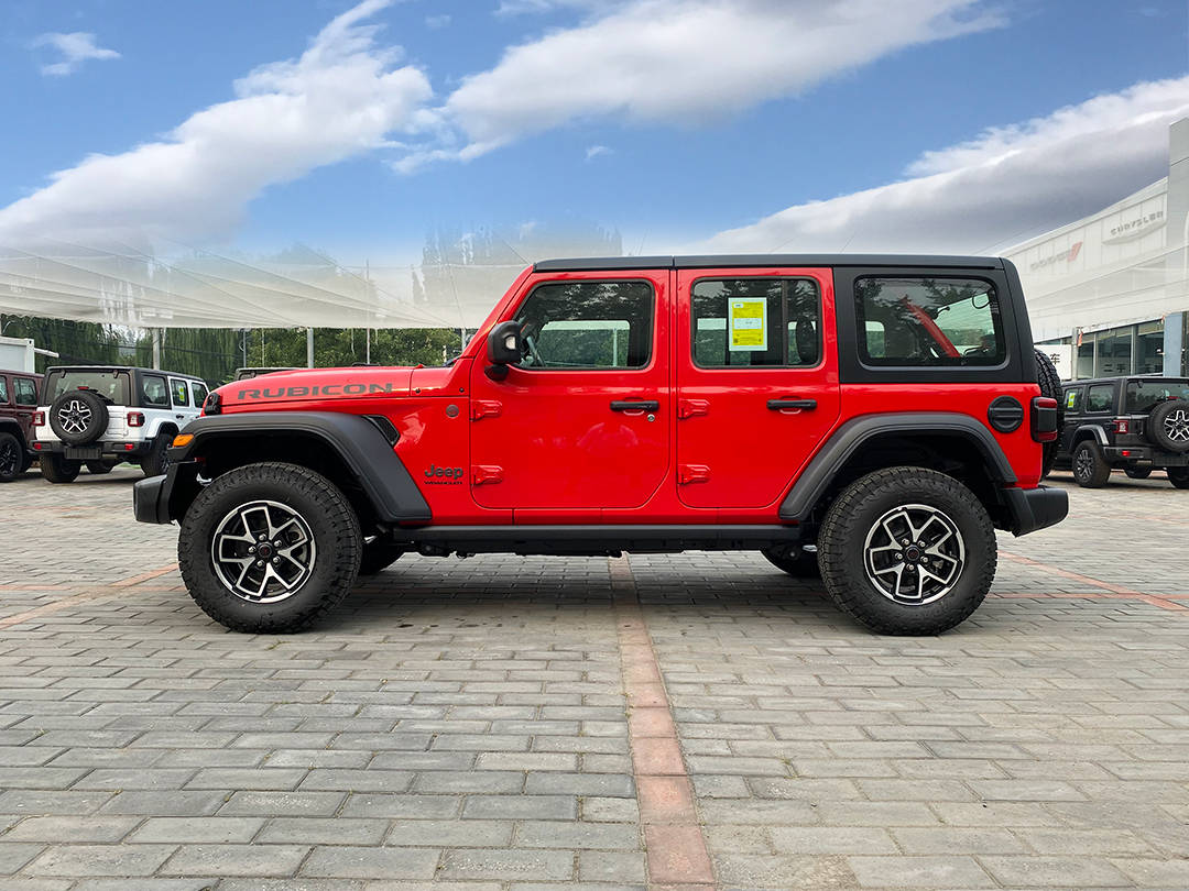 jeep北京4s店2024款熔岩红色罗宾汉到店