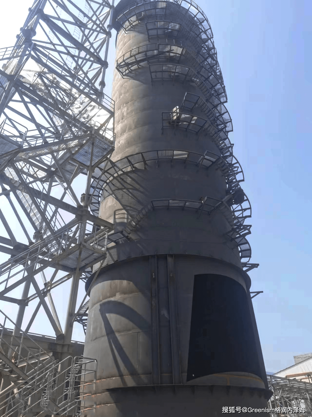 4#机组脱硫塔体安全落地