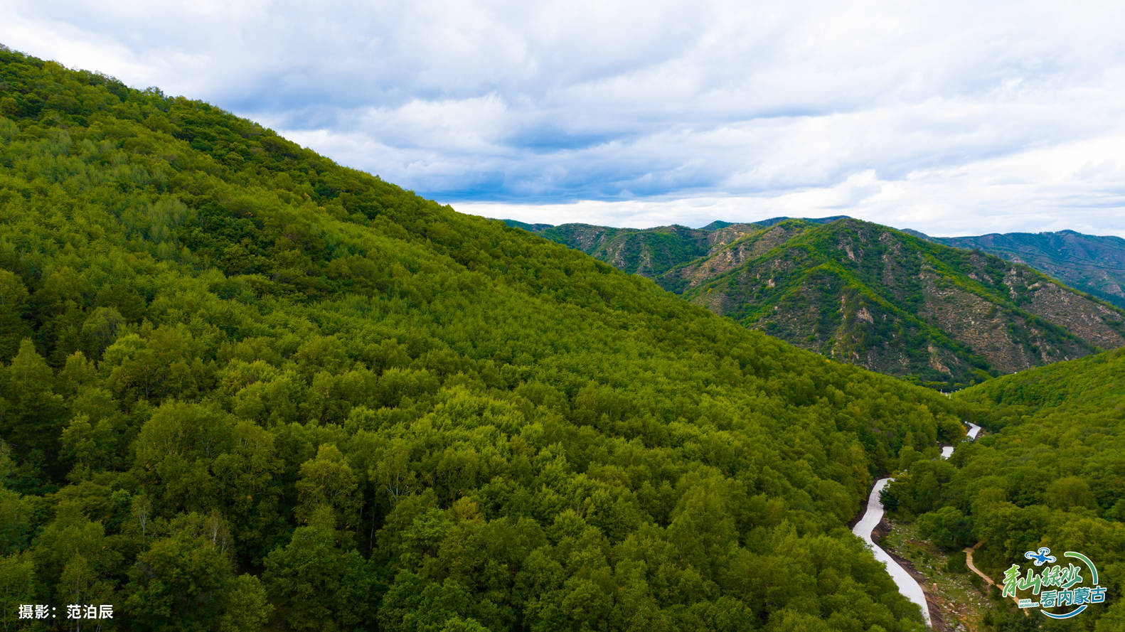 砬子沟景区素有"草原山海""天池水域"之称,是一片独特的景观区域,景区