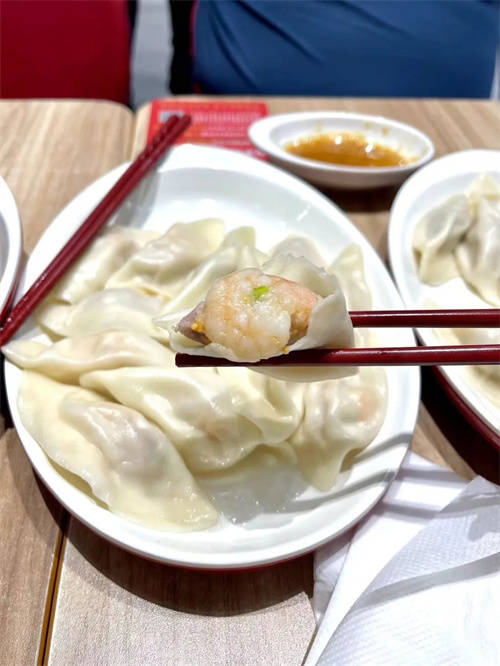 吃在大连-喜三鲜西芹鲜肉水饺,味道很家常服务的细节之处很到位~_饺子