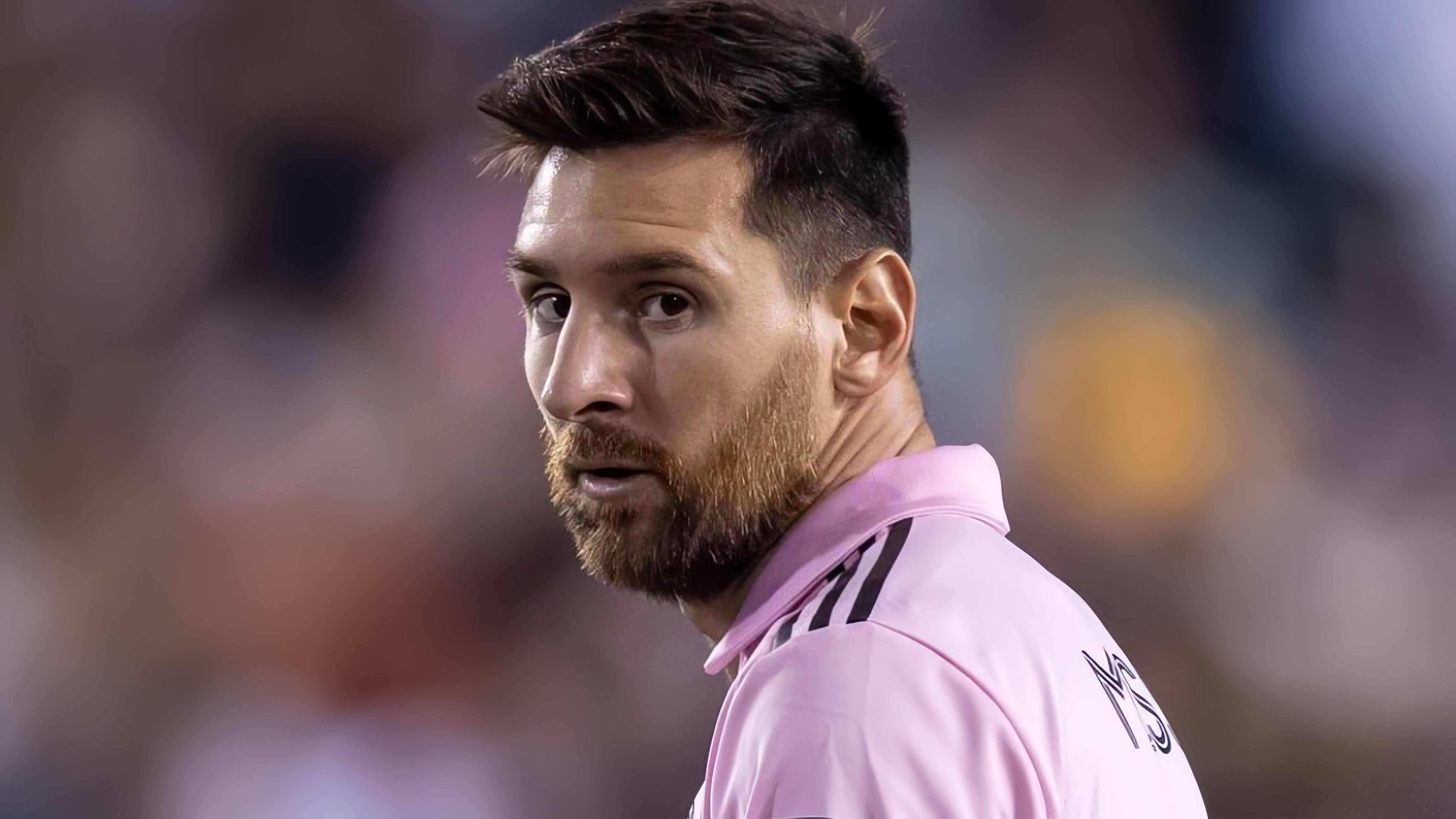 马蒂诺驳斥梅西重返巴萨,格雷米奥确认苏亚雷斯年末离队_续约_欧元