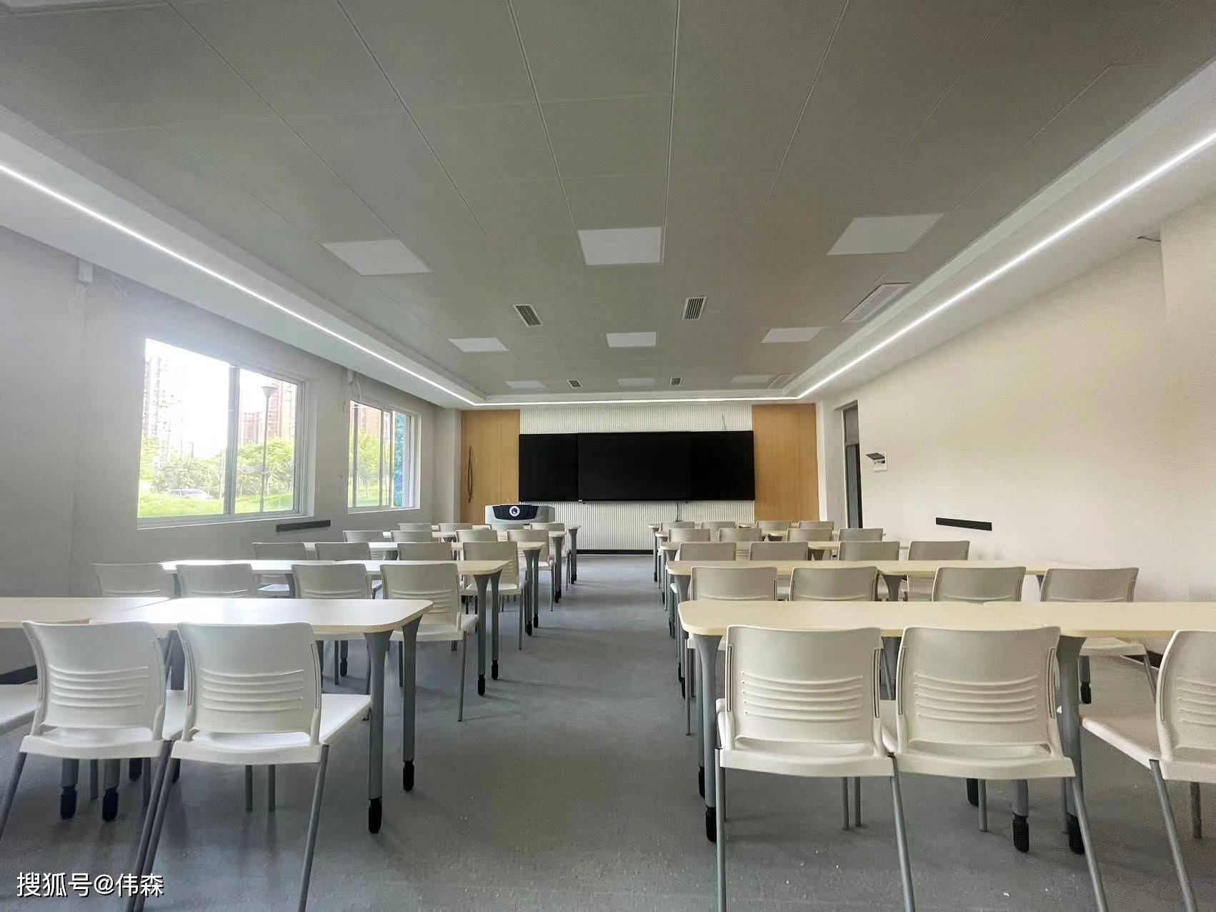 随着时间的推移,原有设施可能会出现老化和损坏,这不仅影响教学效果