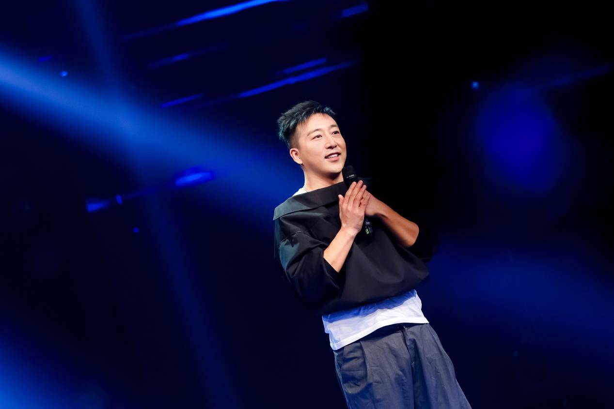 现场还与品冠,许飞等众多明星有趣互动,不仅展示了张北北的音乐素养