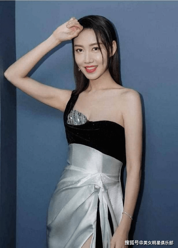 超模身材!30岁女神高露,性感魅力无法抗拒!_演技_贡献_社会