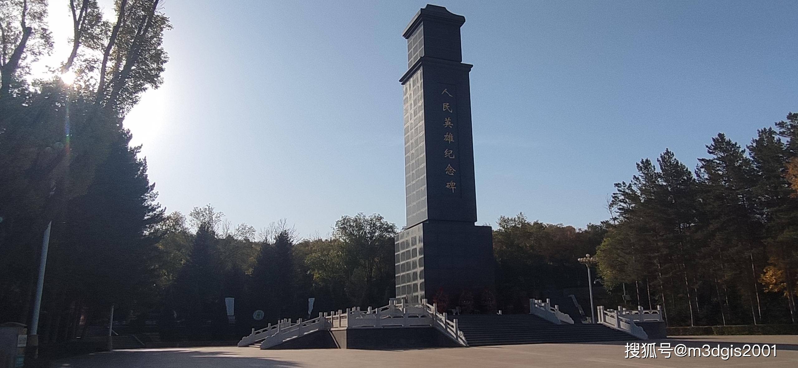 年10月24日新疆某部队国产三维沙盘项目交付,瞻仰乌鲁木齐市烈士陵园!