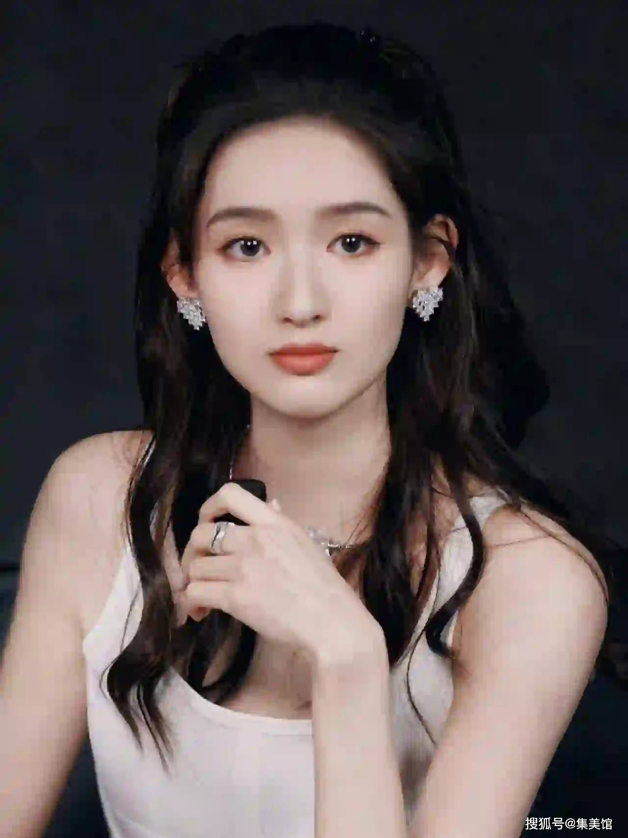 36岁王玉雯,性感饱满美得令人陶醉!_舞蹈_中国_舞台