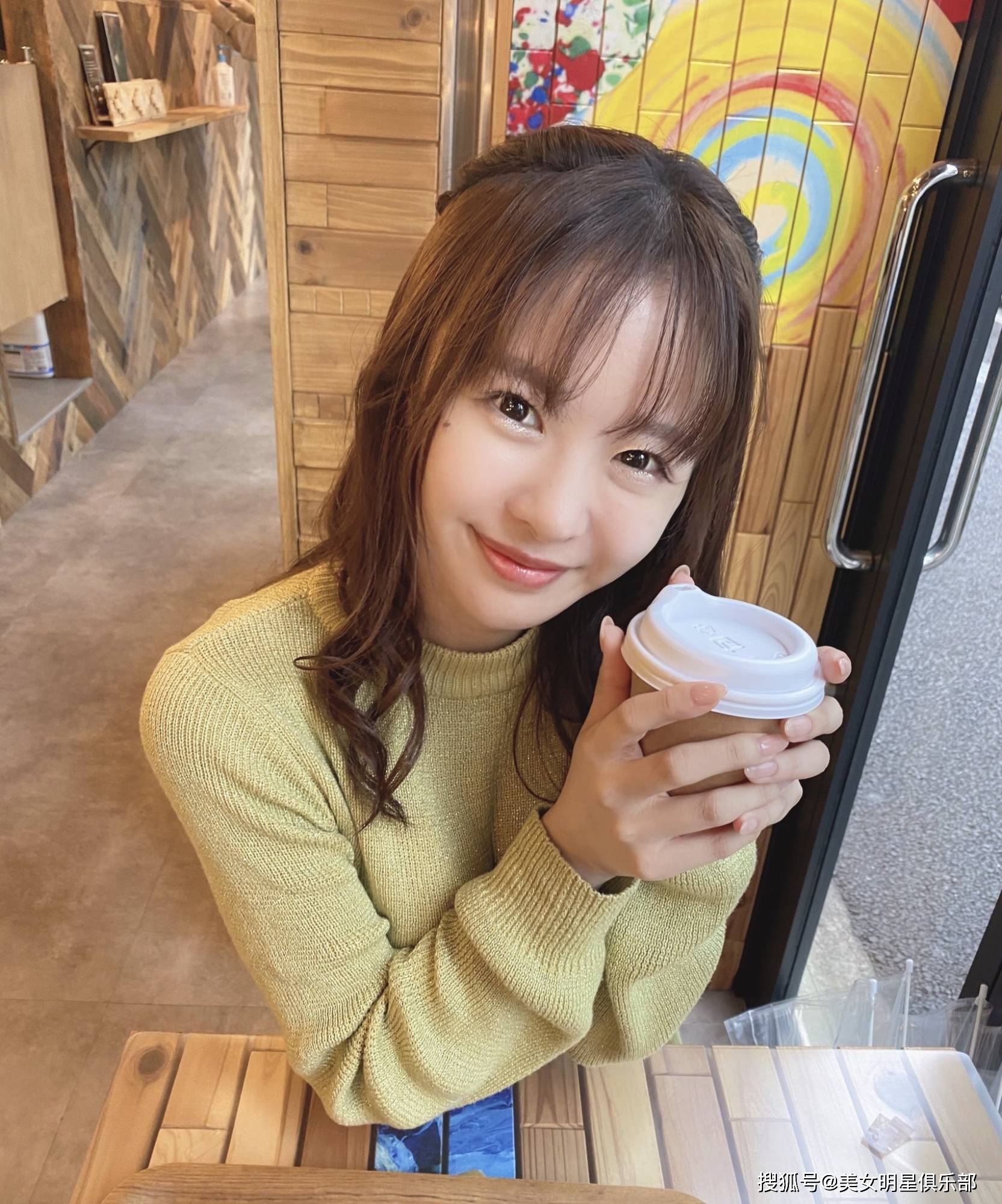 35岁栗山莉绪,饱满有料如此性感!_成为了_娱乐界_领域