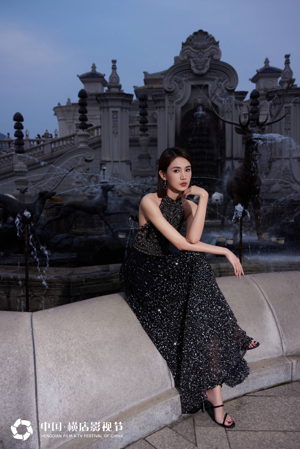 黄晓婉受邀出席文荣奖 专注专业紧恪演员本心_青年_横店_未来