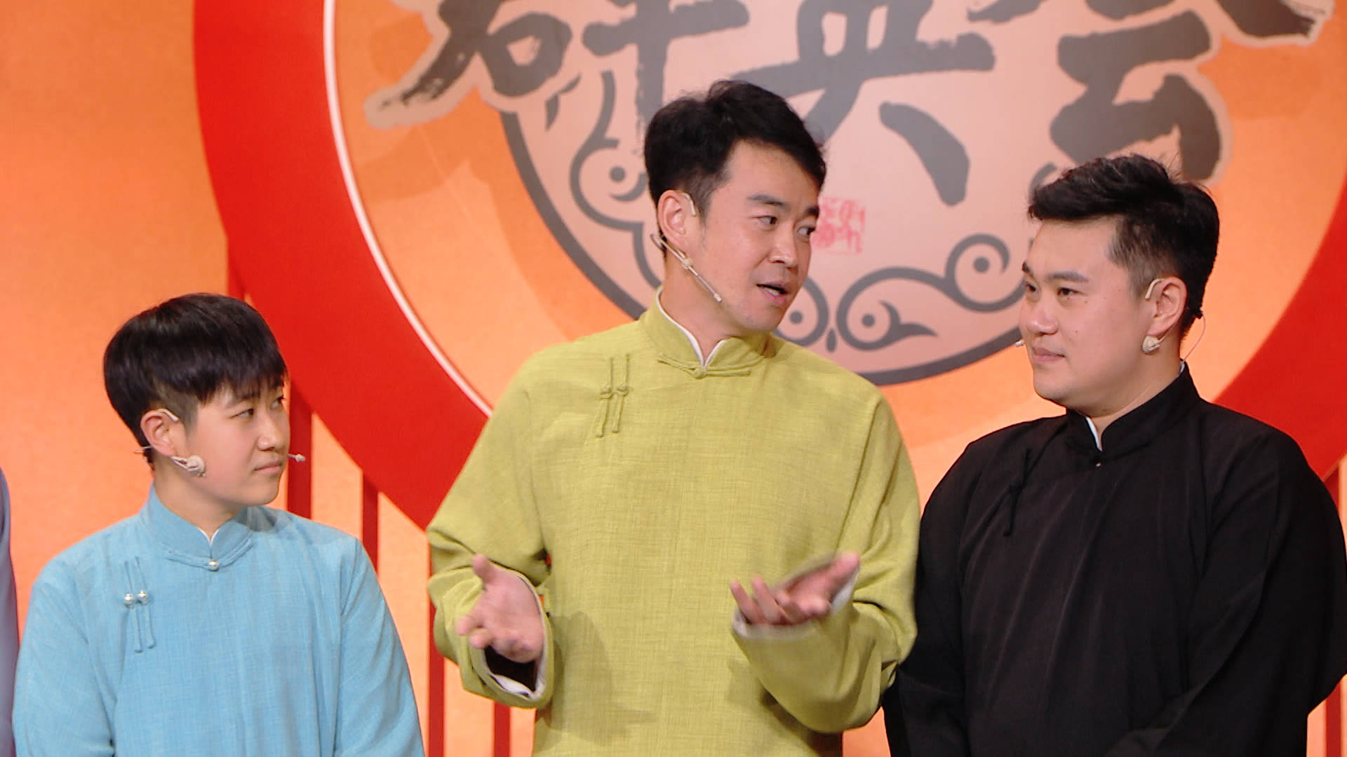 钱琦,宋伟杰表演的相声《我是造星师》以现身说法的形式幽默阐述了